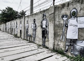 Smile at a Common v3. / Botschaft Manila