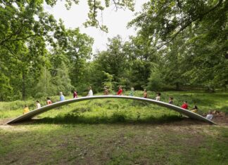 bodies under/over the rainbow / Botschaft Stockholm