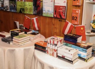 Bücherspende für die Edelweiss-Bibliothek / Generalkonsulat Chengdu