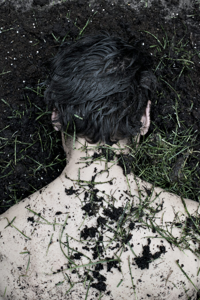 Foto: Laurent Ziegler/Georg Blaschke, Gras, 2013 © Bildrecht 2021, Courtesy Galerie Jünger