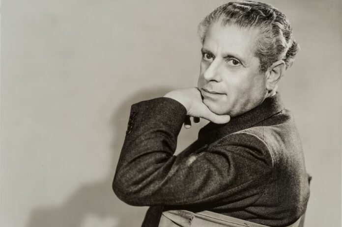 Foto: Max Reinhardt im Regiestuhl. Stiftung Stadtmuseum Berlin/Sammlung Max Reinhardt/Leonhard M. Fiedler (Reproduktion: Friedhelm Hoffmann, Berlin)