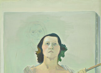 Maria Lassnig: Drawings and Paintings / Kulturforum Laibach Das Bild zeigt ein Selbstporträt von Maria Lassnig mit Stab vor einem grünen Hintergrund mit freiem Oberkörper auf einem Stuhl sitzend.