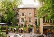 Daniel Kehlmann und David Schalko „Kafka-Miniserie” / Kulturforum Berlin Das Bild zeigt das Literaturhaus Berlin in der Fasanenstraße umgeben von Bäumen.