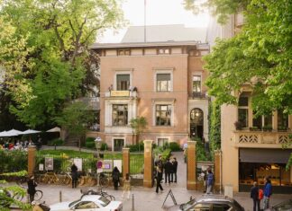 Daniel Kehlmann und David Schalko „Kafka-Miniserie” / Kulturforum Berlin Das Bild zeigt das Literaturhaus Berlin in der Fasanenstraße umgeben von Bäumen.