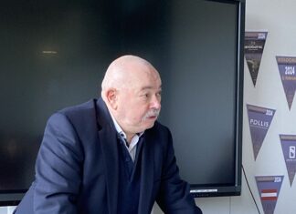 Holocaust Remembrance Day / Botschaft Luxemburg Julien Joseph, Luxemburger Zeuge der zweiten Generation, spricht vor ca. 80 Schüler:innen der Lënster Lycée International School über die Geschichte seiner Familie während der Zeit des Nationalsozialismus.