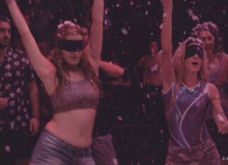 IKSV-Film Festival / Kulturforum Istanbul Das Bild zeigt tanzende Animateurinnen und Animateure in einem violetten Licht.