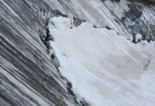 Ausstellung / Kulturforum Zagreb Das Bild zeigt einen Gletscher mit Bruch.