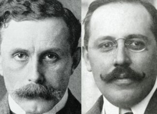 Vortrag Hermann Czech / Kulturforum Brüssel Das Bild zeigt zwei schwarz-weiße Porträtfotos. Auf der linken Seite ein Bild von Adolf Loos und auf der rechten Seite eines von Josef Hoffmann. Beide Männer haben Schnurrbärte und kurze Haare und blicken direkt in die Kamera.