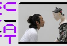 SCI_ART II / Kulturforum Ottawa Das Bild zeigt eine männliche Person und einen Roboter mit menschlichen Zügen, die sich Gegenseitig in die Augen schauen, und enthält Informationen zum SCI_ART Symposium.