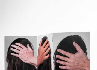 LONGING FOR FUTURE/ Kulturforum Rom Das Bild zeigt Selbstfotografien von Tanja Prušnik, bei welchem die Hinterseite ihres Kopfes dargestellt ist und ihre Hand, welche die Hinterseite ihres Kopfes und ihre braunen Haare berührt. Im Zusammenhang mit dem Bild , kann das Selbstauslösen der Fotografien als emanzipatorische Metapher verstanden werden.