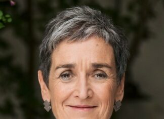 Erfüllte Erwartungen, unerfüllte Hoffnungen: 20 Jahre EU-Erweiterung 2004 und Europas Demokratie / Kulturforum Budapest Das Bild zeigt die ehemalige Europa-Abgeordnete und Vizepräsidentin des Europäischen Parlaments Ulrike Lunacek