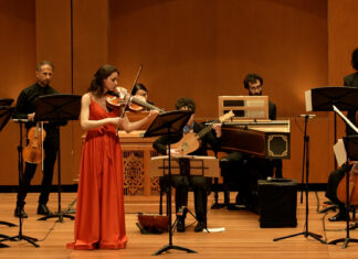 Solistin Danka Nikolic in Bogotá / Botschaft Bogota Das Bild zeigt den Konzertauftritt von Danka Nikolic im Teatro Mayor Julio Mario mit der Ensemble Barroco von Bogotá.