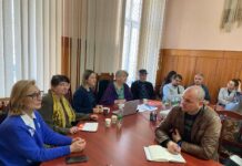 Vorträge Kulturmanagement / Botschaft Chisinau Das Bild zeigt Annemarie Türk bei ihrem Vortrag vor Lehrbeauftragten und Studierenden der Akademie für Musik, Theater and bildende Kunst in Chisinau