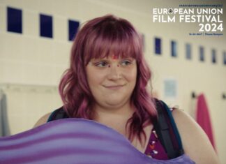 EU Film Festival / Botschaft Bangkok Das Bild zeigt das Plakat für den Österreichischen Beitrag des EU Filmfestival in Thailand „Mermaids Don’t Cry“; Sujet: die Hauptdarstellerin Annika vor einem Flugzeug