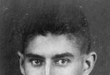 Literarischer Salon: Kafka100 / Kulturforum Bratislava Das Bild zeigt ein schwarz-weiss Portraitfoto von Franz Kafka