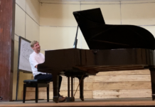 Jazzpianist / Österreichische Botschaft Addis Abeba Das Bild zeigt Martin Listabarth bei seinem Klavierkonzert am 6. Juni 2024 in der Yared School of Music