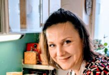 Jewish Cultural Festival / Österreichische Botschaft Kopenhagen Das Bild zeigt die Wiener Kulturvermittlerin Maschi Mermelstein-Stössel bei der Zubereitung jüdischer koscherer Speisen.