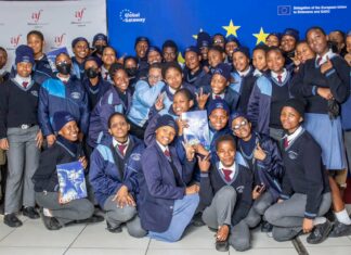 European Film Festival Botswana / Kulturforum Pretoria Das Bild zeigt junge Teilnehmerinnen und Teilnehmer des Europäischen Filmfestivals in Botsuana