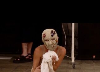 Melpomene / Kulturforum Tel Aviv Das Bild zeigt Lisa Naomi bei ihrer Tanzperformance „Fragments of Reality“ im Rahmen der Ausstellungseröffnung