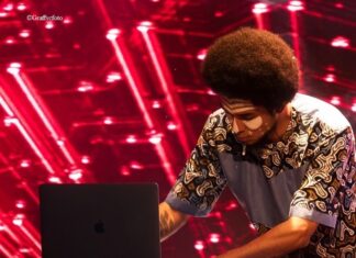 EU-Musikfestival in Algerien / Botschaft Algier Kimyan Law auf einer Bühne