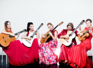 Konzert „Gitarrissima: „Our favorite Things“ / Kulturforum Bratislava Fünf Musikerinnen des Ensembles „Gitarrissima“