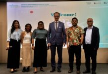 IMAGINE DIGNITY: Klimakrise / Österreichische Botschaft Manila Das Bild zeigt den österreichischen Botschafter Johann Brieger mit den Vortragenden des Events