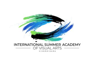 Internationale Sommer Akademie der Bildenden Künste in Michelsberg/Cisnădioara / Kulturforum Bukarest Das Bild zeigt das Plakat der heurigen Sommerakademie in Michelsberg: ein stilisiertes Auge bestehend aus jeweils einem grünen einem blauen und eine schwarzen Pinselstrich für Ober- und Unterlid blauen Stilelementen über dem Schriftzug International Summer Academy of Visual Arts