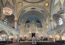 Tagung in Szeged- Rabbi Immanuel Löw / Kulturforum Budapest Das Bild zeigt die Innenansicht der prunkvollen Synagoge in Szeged