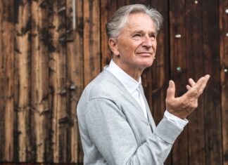 Lesung mit Folke Tegetthoff / Kulturforum New Delhi Das Bild zeigt das Foto von Folke Tegetthoff