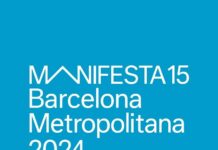 Manifesta 15 in Barcelona / Benera + Estefán / Kulturforum Madrid Das Bild zeigt das Werbeplakat der MANIFESTA 15, weisse Schrift vor blauem Hintergrund