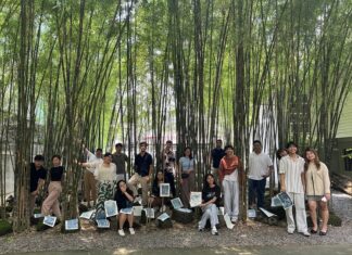 IMAGINE DIGNITY in Manila / Botschaft Manila Das Bild zeigt die Arbeiten der Studenten des Cyanotypie-Workshops.