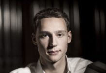 Bruckner and Beyond / Kulturforum New York Das Bild zeigt den österreichischen Konzertorganisten Lukas Hasler vor Orgelpfeifen