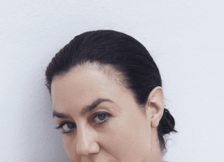 Hallo, hier spricht Nawalny / Schauspiel Haus Zürich / Kulturforum Bern Die Bilder zeigt Burgschauspielerin Katia Kolm, die die Briefe vorlest.