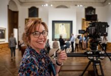 Dokumentationsfilm „KLIMT & THE KISS” / Botschaft Singapur Das Bild zeigt das Team der österreichischen Botschaft Singapur von links nach rechts: Botschafter Peter Guschelbauer, Julia Henningsen, Nina James, British High Commission, Claudia Tripp, Andreas Strasser, Christoph Keglovits.