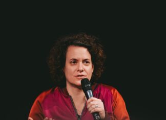 LGBT-Filmfestival / Kulturforum Laibach Das Bild zeigt die Regisseurin Kat Rohrer im Gespräch mit Suzana Tratnik, Soziologin, Autorin, Übersetzerin und LGBT Aktivistin.