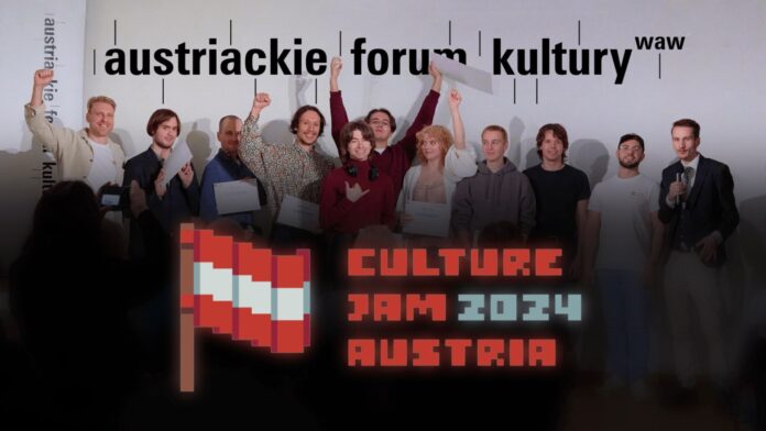 Das Bild zeigt eine Gruppe junger Menschen, die auf einer Bühne stehen, mit einigen Personen, die Zertifikate in den Händen halten. Im Hintergrund ist eine weiße Wand mit dem Schriftzug „austriackie forum kultury waw“ zu sehen, der in schwarzer Schrift geschrieben ist. Die Personen wirken fröhlich und feiern gemeinsam ihren Erfolg, einige heben die Hände triumphierend in die Luft. Im Vordergrund befindet sich das Logo des Events „Culture Jam: 2024 Austria“, gestaltet im Retro-Pixel-Art-Stil, mit einer rot-weiß-roten Fahne und der Schrift in auffälligen roten und grauen Farben. Die Szene wird von einem Publikum beobachtet, das teilweise von hinten zu sehen ist.