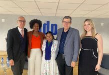 Kolloqium zu indigenen Landrechten / Botschaft Brasília Das Bild zeigt Botschafter Dr. Stefan Scholz, UN Women Brasilien Leiterin Ana Carolina Querino, Indigenenministerin Sônia Guajajara, Univ.-Prof. Dr. René Kuppe und die Moderatorin Prof. Dr. Beatriz Horbach am Podium des Vortragssaals am IDP