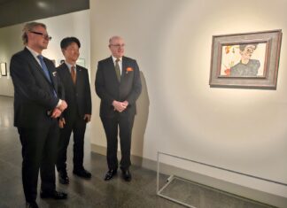 Wien 1900, Klimt und Schiele / Botschaft Seoul LM Direktor Hans-Peter Wipplinger, Vizeminister für Kultur Yong Hoseong, Botschafter Angerholzer vor Schieles "Selbstbildnis mit Lampionfrüchten