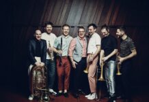 Konzert Federspiel / Kulturforum Bern Das Bild zeigt Roland Eitzinger, Christoph Moschberger, Frédéric Alvarado-Dupuy, Thomas Winalek, Philip Haas, Christian Amstätter, Simon Zöchbauer mit ihren Instrumenten.