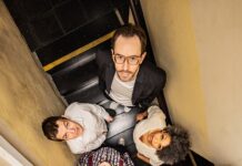 David Helbock‘s Random/Control feat. Fola Dada / Kulturforum Berlin Das Bild zeigt das Trio Random/Control bestehend aus Andreas Broger, Johannes Bär und David Helbock und Sängerin Fola Dada.