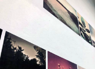 Karin Maria Pfeifer und Sula Zimmerberger / Kulturforum Madrid Das Bild zeigt mehrere Fotoarbeiten der Künstlerin Sula Zimmerberger in einem Ausstellungsraum.