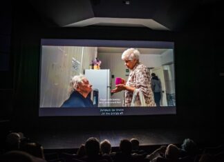 Solidarität mit der Ukraine / Kulturforum Tel Aviv Das Bild zeigt einen Ausschnitt des Filmes „Dear Beautiful Beloved“ im Kinosaal in Tel Aviv.