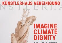 IMAGINE CLIMATE DIGNITY / Künstlerhaus Wien Das Bild zeigt das Plakat zur Ausstellung. Zwei Hände in weissen Lederhandschuhen halten vorsichtig eine weisse Koralle in der Hand.