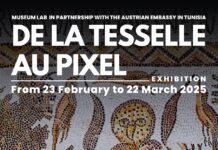 Interaktive Ausstellung im Archäologischen Museum in Sousse / Botschaft Tunis Das Bild zeigt ein vergrößertes Mosaik mit einer Eule samt Logoreihe am unteren Ende