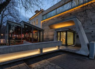 Curator in Residence Ausschreibung/ Generalkonsulat Krakau Das Foto zeigt das Gebäude der Galerie Bukier-Sztuki bei Nacht von aussen.