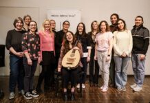 Konzert „Avin Ahmadi: Qayeq“ / Kulturforum Bratislava Avin Ahmadi beim Konzert im KF Pressburg .