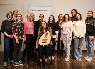 Konzert „Avin Ahmadi: Qayeq“ / Kulturforum Bratislava Avin Ahmadi beim Konzert im KF Pressburg .