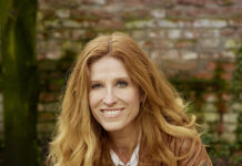 Bestsellerautorin Ursula Poznanski / Kulturforum Budapest Das Bild zeigt die österreichische Autorin Ursula Poznanski