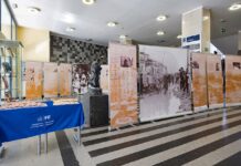 Schreiben gegen den Krieg / Kulturforum Laibach Das Bild zeigt die Ausstellung im Foyer der Philosophischen Fakultät der Universität Ljubljana.