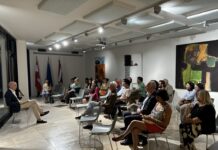 Poesie, KI und Duft im Dialog / Botschaft Bangkok Paul Divjak hält eine Lesung in den Räumlichkeiten der ÖB Bangkok.